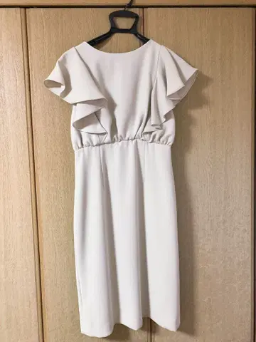 미사용 새상품 엘레강트한 크림색 드레스