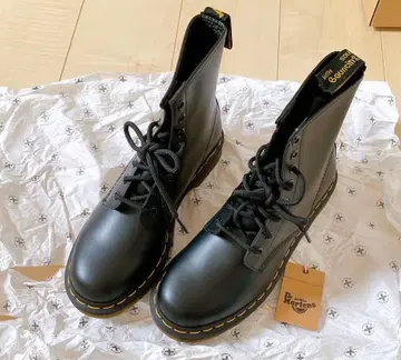 미사용 새상품 Dr.Martens PASCAL 8홀 부츠