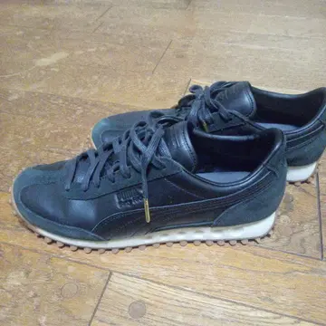 상태 PUMA 블랙 가죽 스니커즈