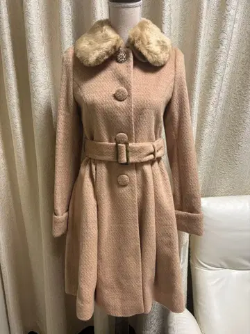 새상품 베이지 코트 퍼 옷깃