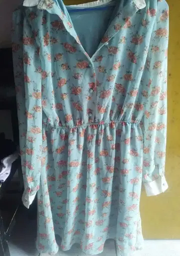 스카이블루 꽃무늬 긴팔 원피스