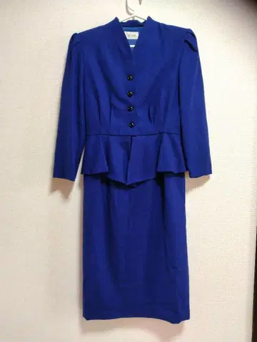 쇼와 레트로 파란색 원피스 버블