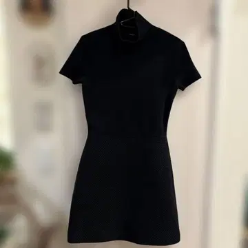 띠어리 터틀넥 반팔 도킹 원피스 블랙