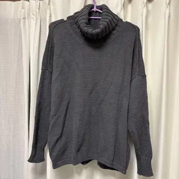 그레이 터틀넥 니트 오버 사이즈