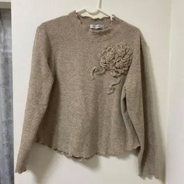 피오니 하우스 꽃 자수 긴팔 상의 베이지 셋업 스커트