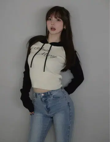 andmary Letter mary logo tops black