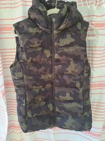 유니클로 UNIQLO 카모플라쥬 후드 부착 다운 베스트 XL 사이즈