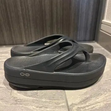 공식 매장 구매 OOFOS 우포스 우 오리지널 23.5cm 통굽