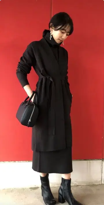 수플레얀 벨티드 니트 코트