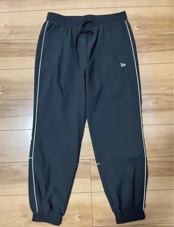 뉴에라 NEW ERA 오버사이즈드 파이핑 트랙 팬츠