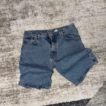 캘빈클라인 데님 숏팬츠 백 포켓 부착