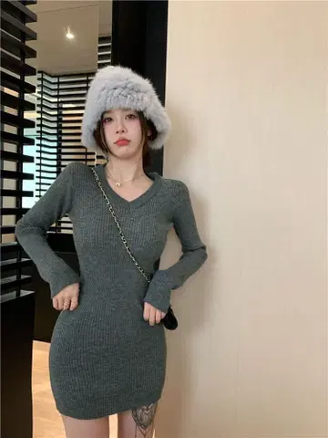 그레이 V넥 리브 니트 미니 원피스