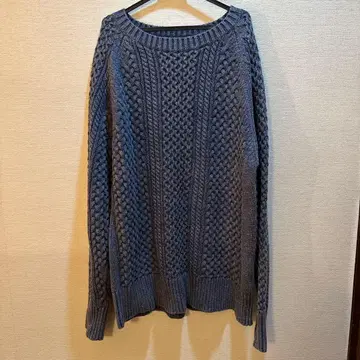 케이블 니트 스웨터