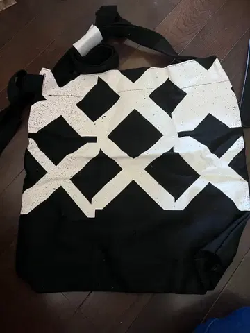 러프스트 토트백