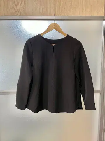 [ ROPE' PICNIC ] 프론트 후크 블라우스 블랙 7부 소매