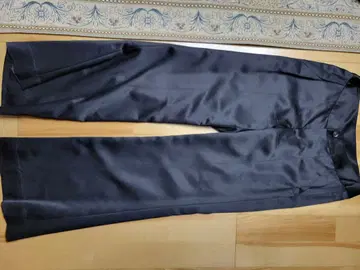 블랙 새틴 슬랙스