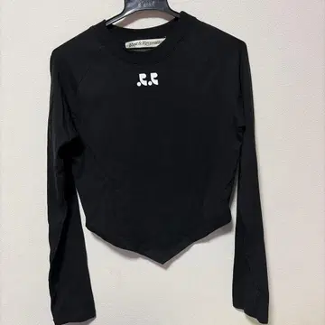 Rest & Recreation 블랙 긴팔 크롭 상의