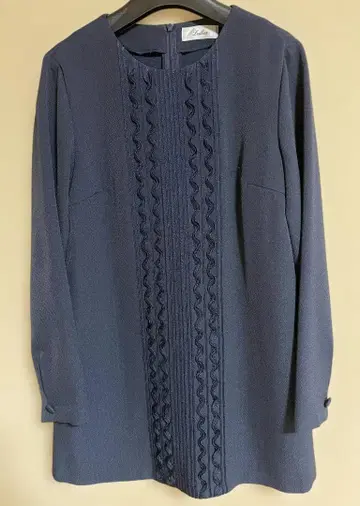 [새상품급] 레리안 네이비 프릴 디테일 긴팔 튜닉 size M
