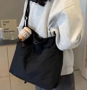 블랙 숄더백 봉제 인형 참 포함