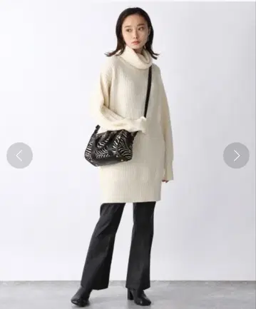 JEANASIS 아이보리 터틀넥 스웨터 F 사이즈