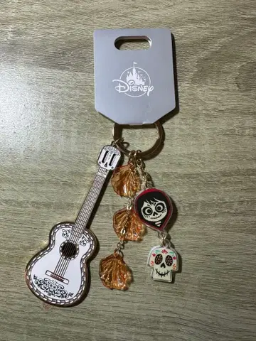 디즈니 리멤버 미 미겔 기타 키링 키체인
