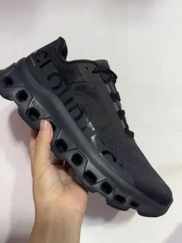 On Cloudmonster 블랙 러닝화 27cm