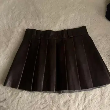 다크 브라운 플리츠 스커트 합성 피혁