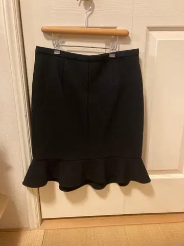 MUSE 블랙 플레어헴 타이트 스커트