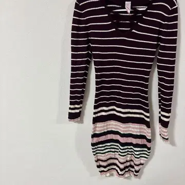 새상품급 [ S ] NO BOUNDARIES V넥 스트 보더 원피스