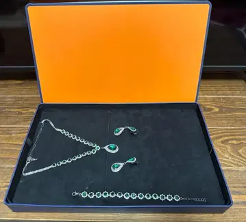 에메랄드풍 디자인 목걸이 세트