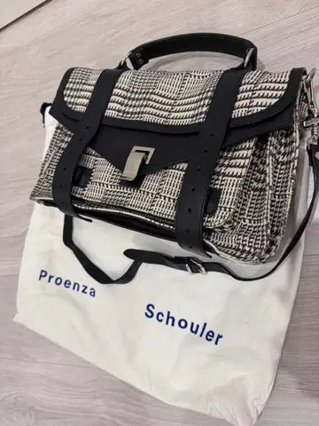 프로엔자 슐러 블랙