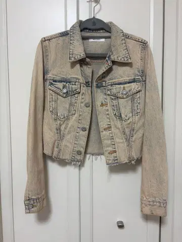 [ 가격 인하 중 ] MOUSSY 크롭 데님 자켓