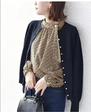 ships 비대칭 버튼 스카프풍 블라우스 기하학 프린트