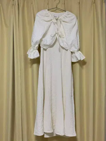 Wcloset 화이트 프릴 드레스 세트