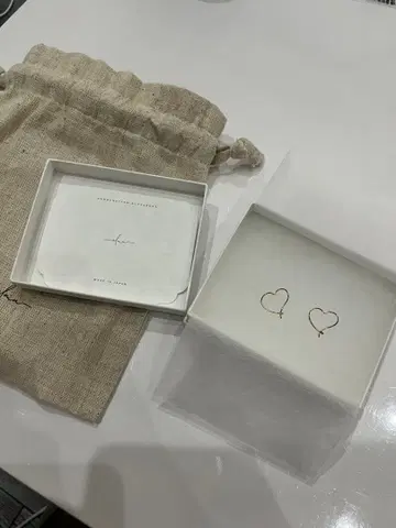 하트 모양 골드 귀걸이