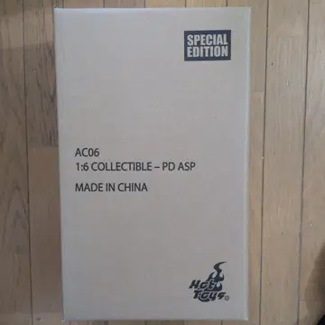 핫토이즈, 붉은 오니 사무라이 프레데터, 토이 사피엔스 한정판