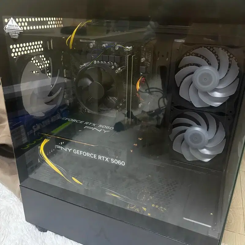 *미사용새제품* 지포스RTX 5060 컴퓨터 본체 새상품