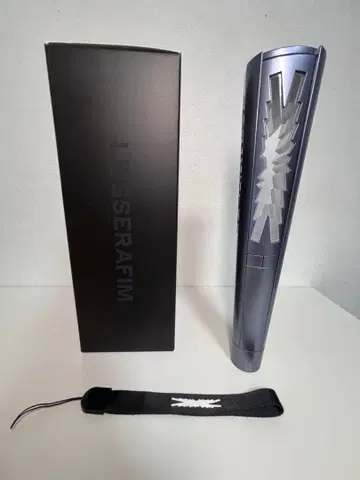 LESSERAFIM 응원봉 실버 스트랩 포함