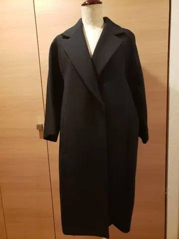 Pensee의 코쿤형 롱 코트