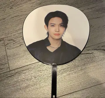 ENHYPEN 히승 heeseung 부채 walk the line