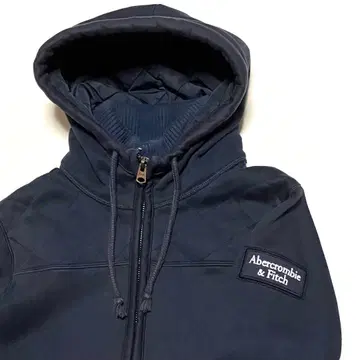 투박한 Abercrombie & Fitch 후디 자켓 아바클로