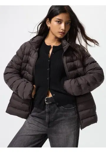 유니클로 퍼프 테크 자켓 L 사이즈 다크 브라운