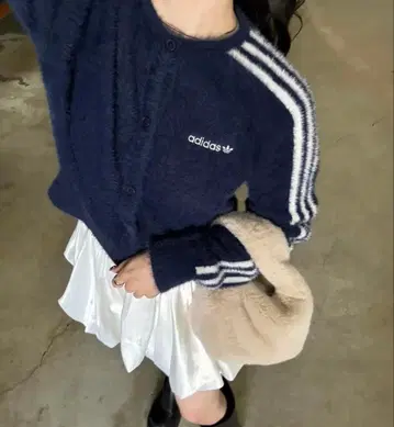 adidas 플러피 니트 가디건 리나티 네이비