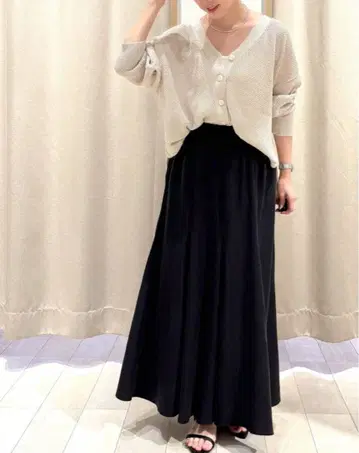 GIOBALWORK 글로벌 워크 실크라이크 플레어 스커트 이번 시즌