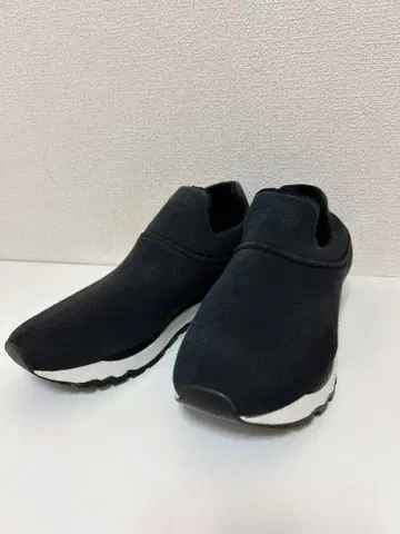 DKNY 블랙 슬립온 스니커즈