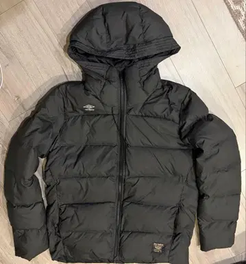 Umbro 블랙 다운 자켓 후드 부착