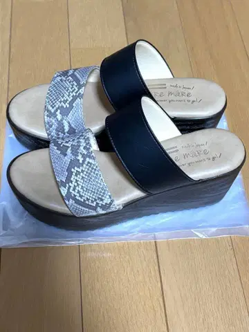 마레마레 크로커다일 패턴 샌들