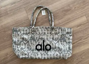 택 포함 미사용 새상품 alo 카모 패턴 토트백