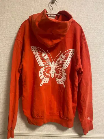 Girls Don't Cry 나비 프린트 후드티 핑크