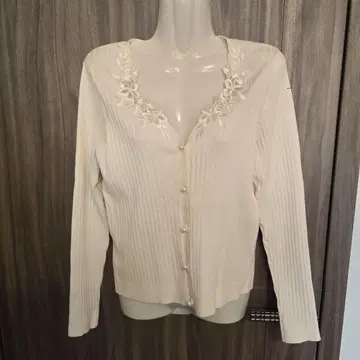 윌셀렉션 아이보리 자수 리브 가디건 M